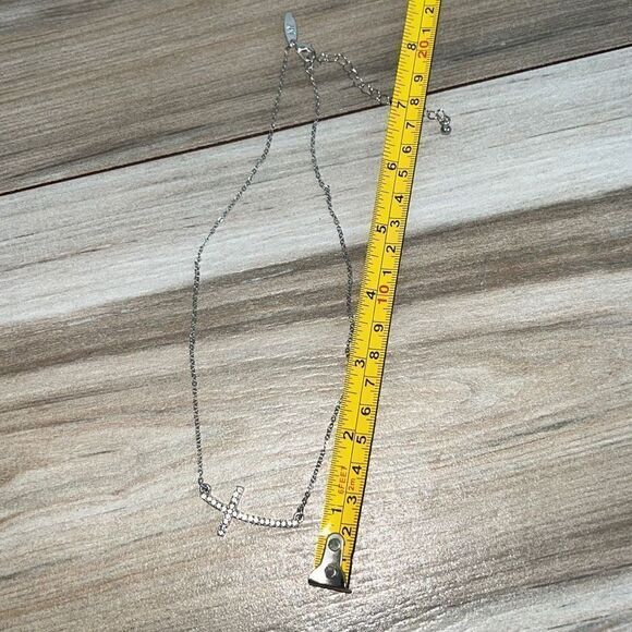 NY Rhinestones Curved Cross On Silver Tone Chain - Picture 4 of 6